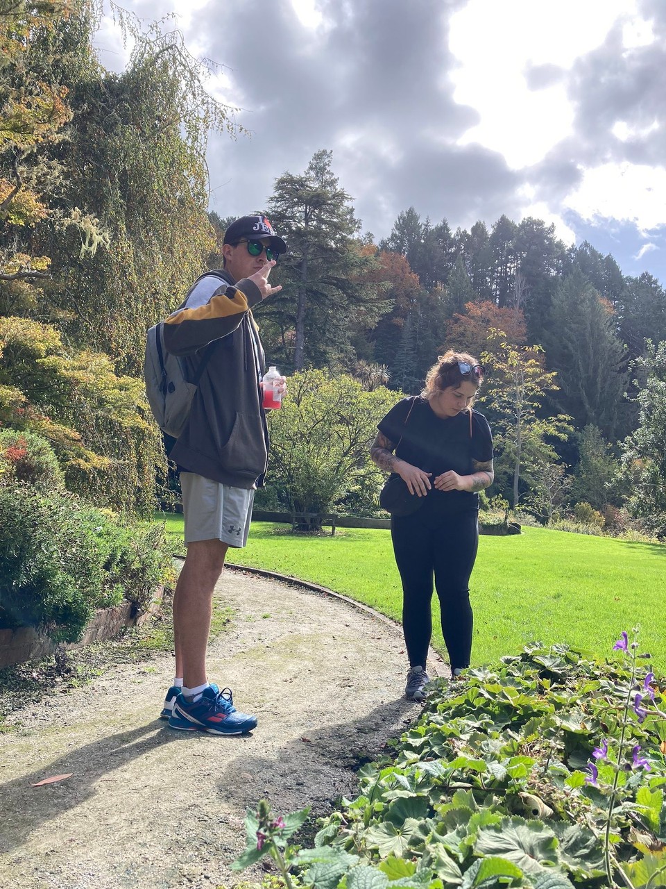 Neuseeland - Gisborne - Meine zwei Sonntagsausflugsbegleiter - Claudio (aus Uruguay und mein Arbeitskollege) und Clara