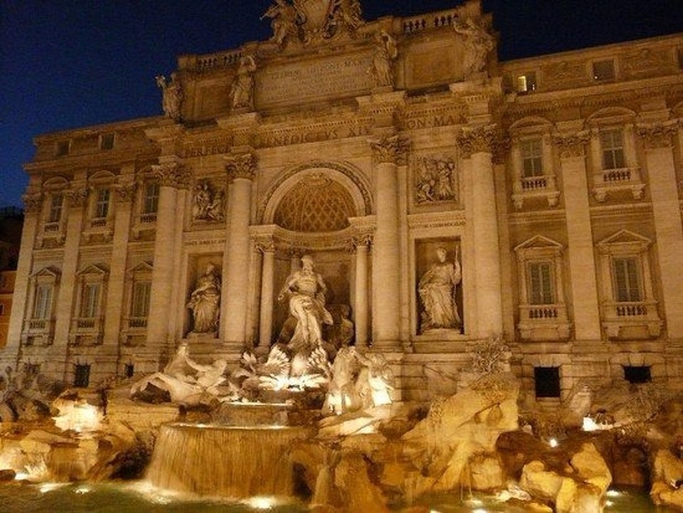 Italy - Roma - Trevi Fountain at night