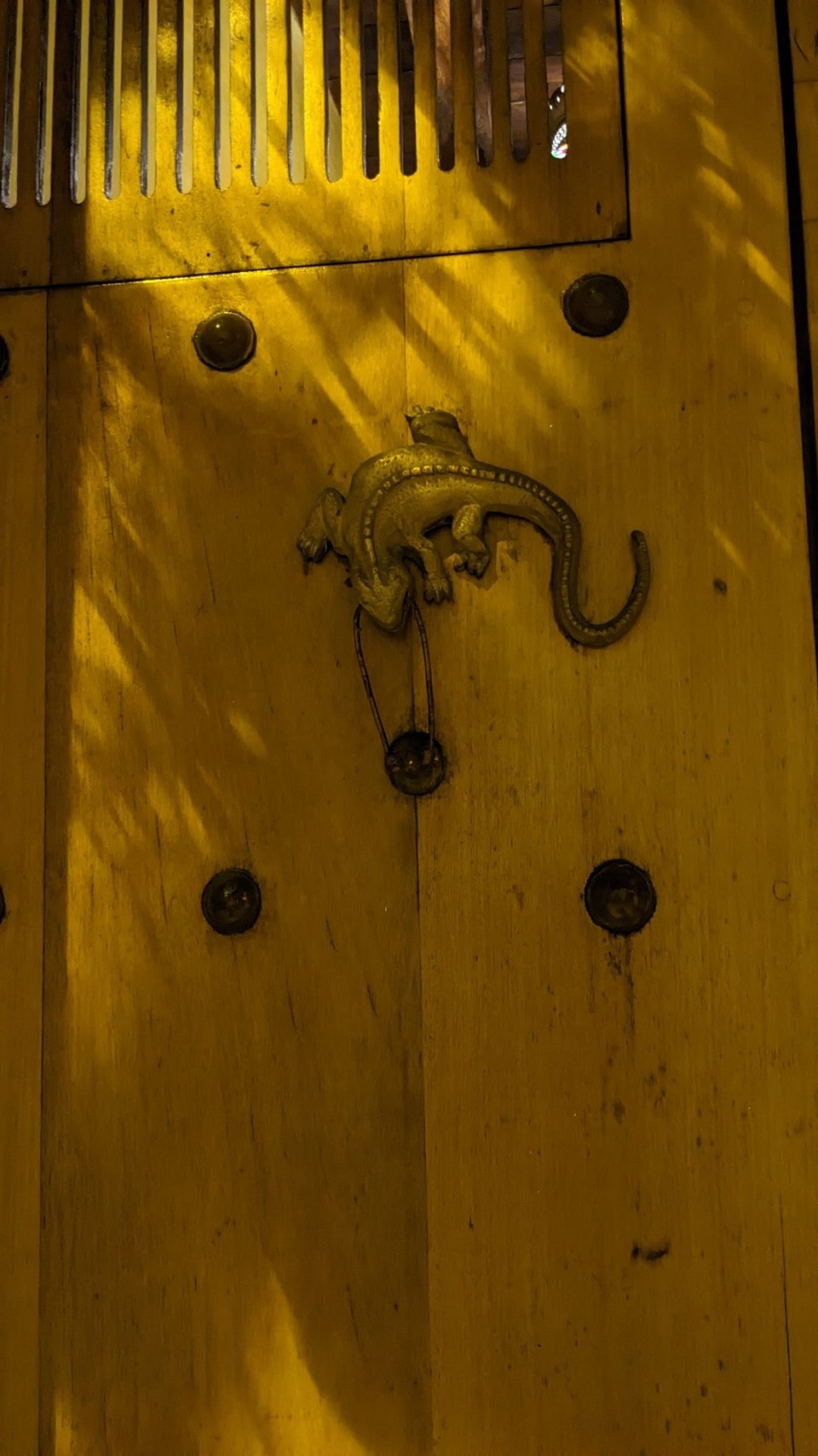 Kolumbien - Cartagena - Die Gegend der Altstadt gehörte zu den Vierteln der höheren Gesellschaft. 
Figuren wie diese symbolisierten den beruflichen oder sozialen Stand: Löwe- Militär, Fisch: Sehhandel, Salamander: Adelstitel  usw.