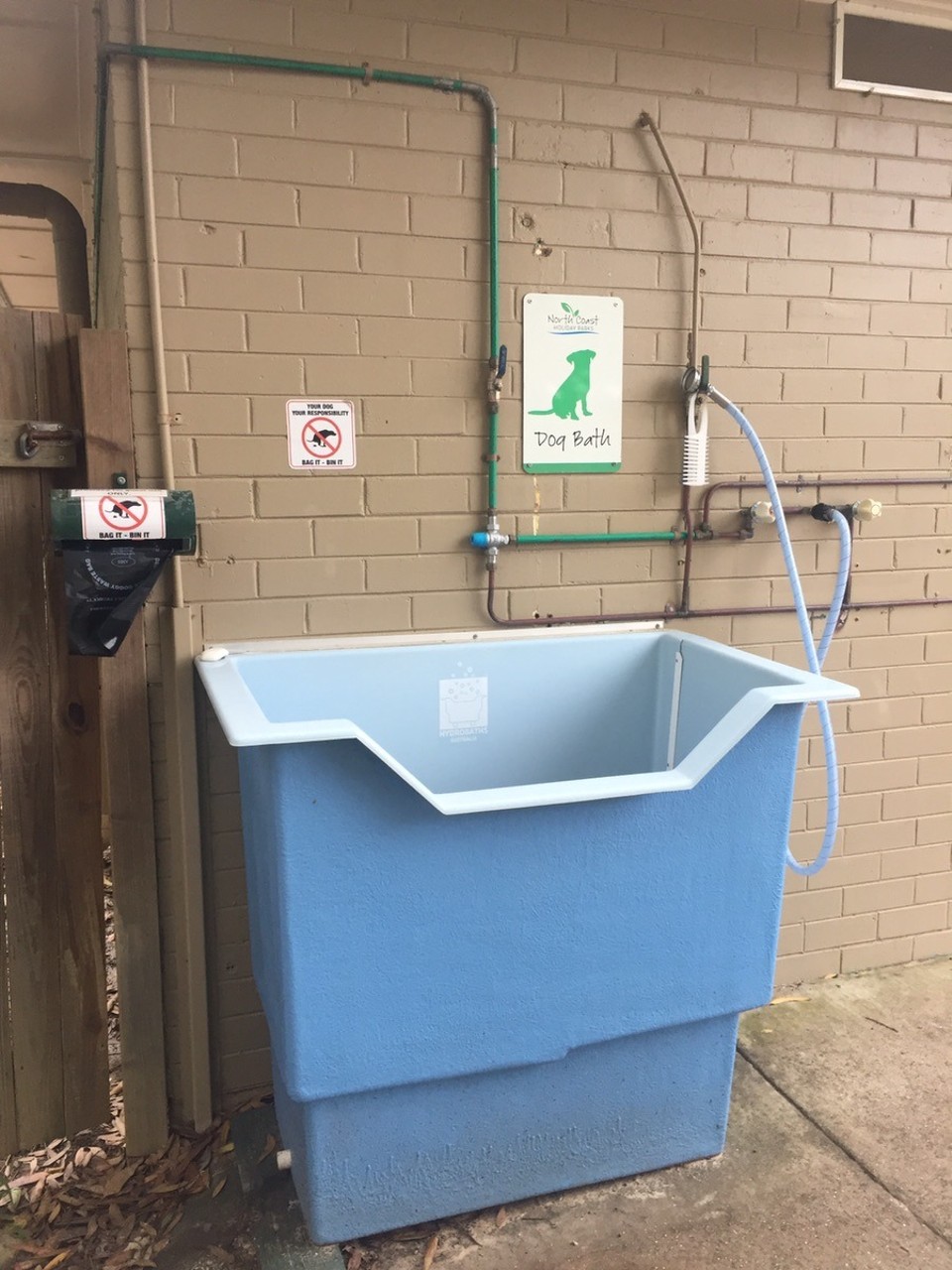  - Australia, Nambucca Heads Tourist Park - Itt még a kutyákra is gondolnak - kutyafürdő