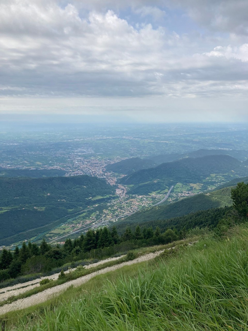 Ort bestimmen … -  - Unter uns Vittorio Veneto und die Autobahn 