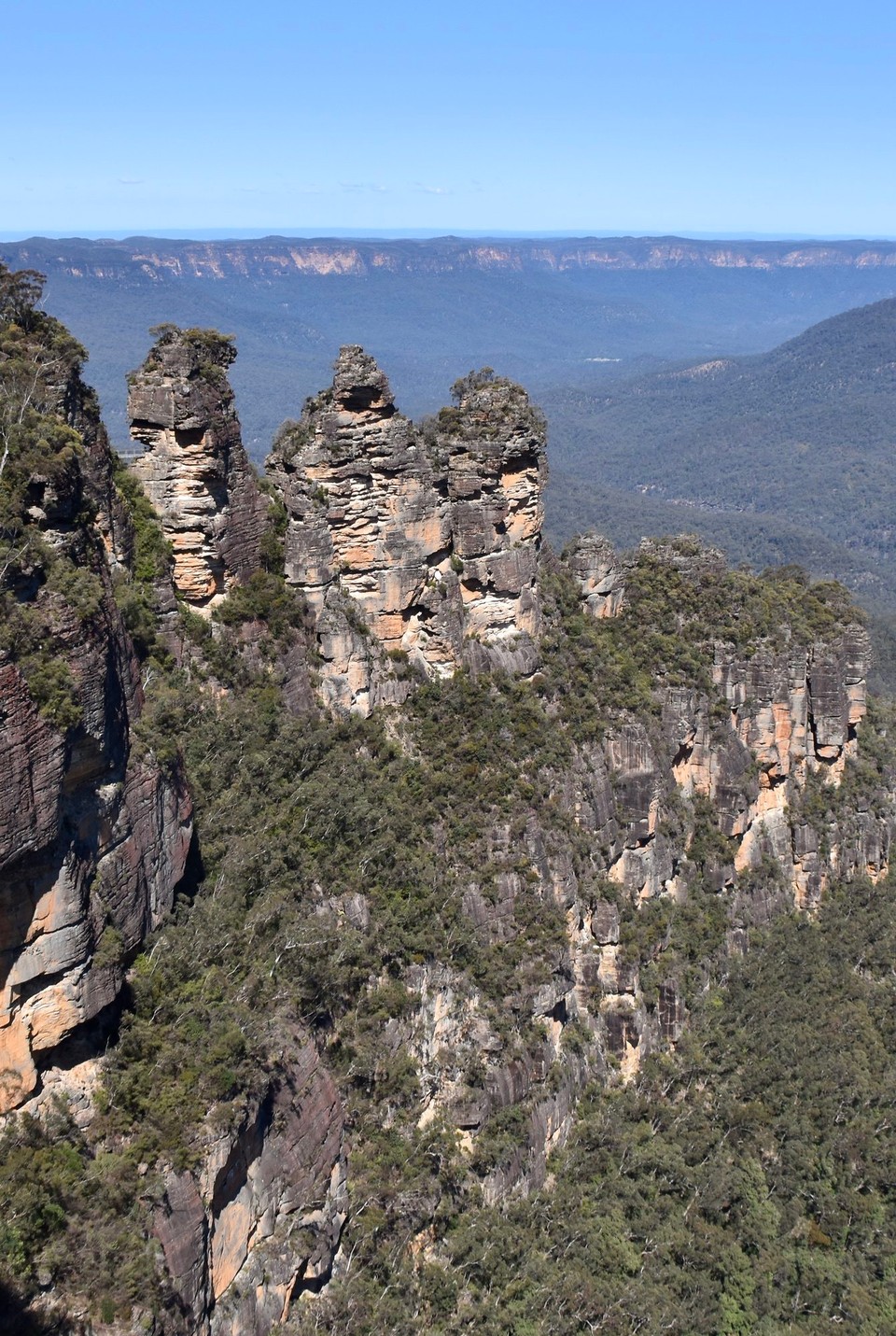Australien - Blue Mountains National Park - Eine australische Traumzeitlegende der Aborigines besagt, dass die drei Schwestern Meehni, Wimlah, und Gunnedoo hier von Ihren Vater zum Schutz vor einen anderen Zauber zu Steinsäulen verzaubert wurden.