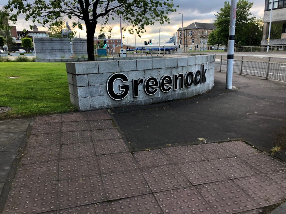Vereinigtes Königreich - Greenock - Die letzten Hotels waren im Nichts, und es hat dort geregnet. Aber hier gab es tatsächlich bei trockenem Wetter eine Umgebung zu erkunden.