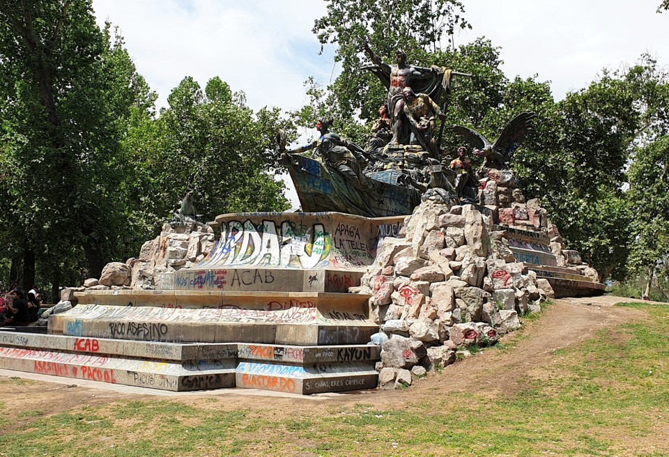 Chile - Santiago - Fountain near the epicentre of the riots