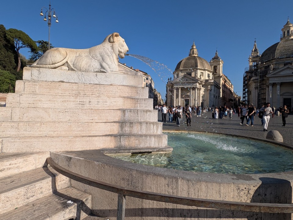 Italien - Rom - Von hier aus gehen wir zur Spanischen Treppe, vorbei an Modeläden der gehobenen Preisklasse.