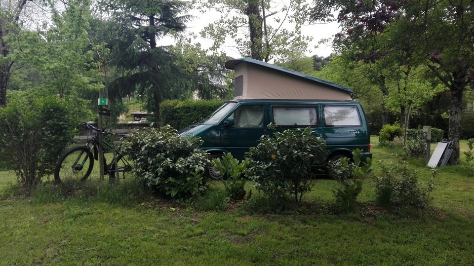 Frankreich - Anduze - Schöner Stellplatz am Ortsausgang. Camping Les Fauvettes. 