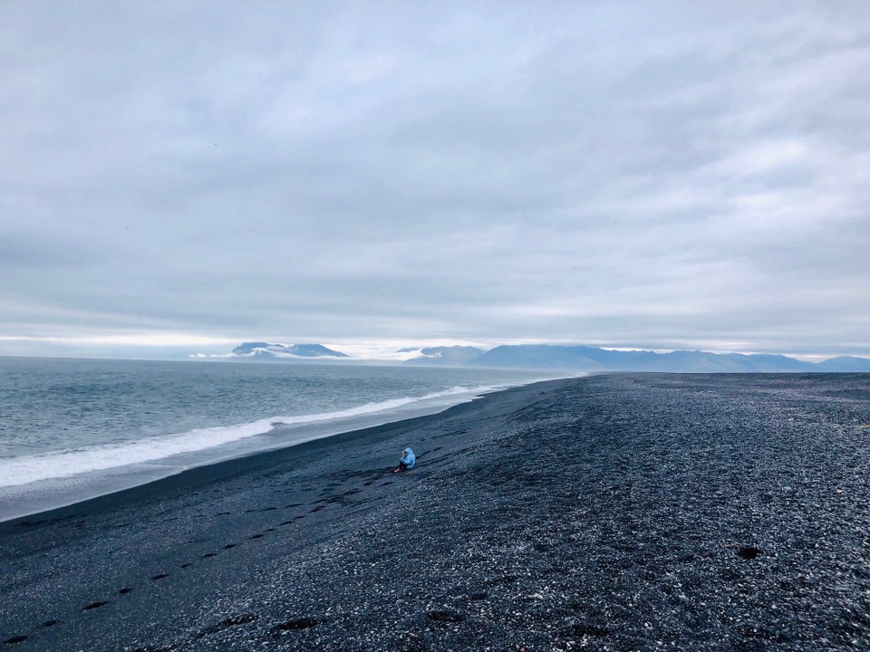 Island - Sveitarfélagið Hornafjörður - Die Kids haben hier am Strand noch jede Menge Spass und ich kann in Ruhe einen kleinen Spaziergang machen..