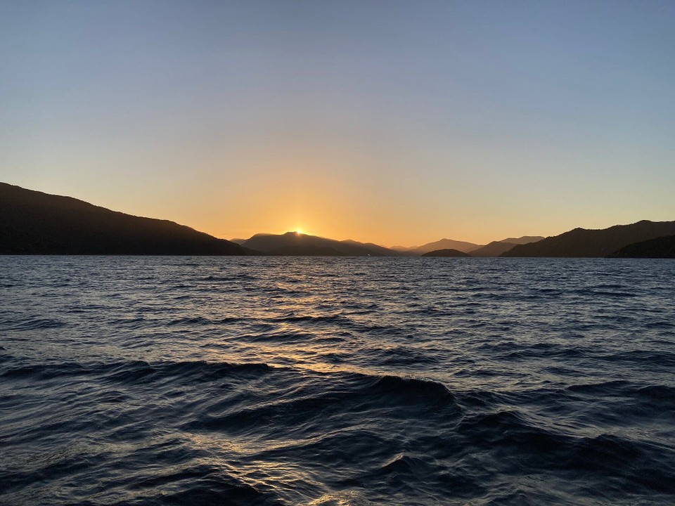 Neuseeland - Marlborough Sounds - Erst nach Sonnenuntergang erreichen wir den Heimathafen 