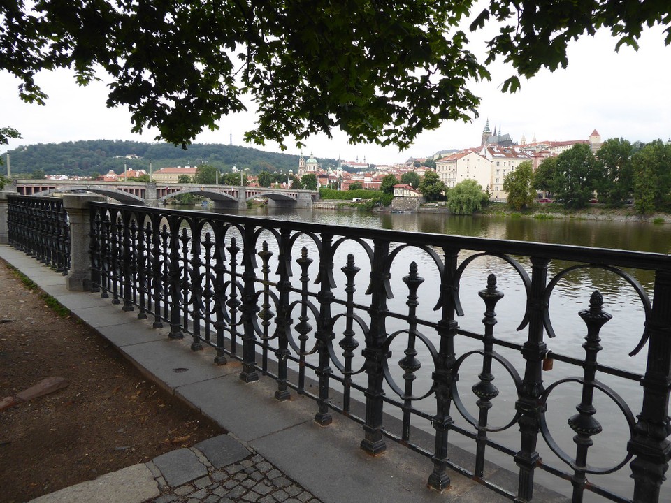 Tschechien - Prag - bin ich es heute gerne gefahren, weil man schnell vorankommt und sich wunderbare Blicke auf die Stadt eröffnen, die man sonst mühsam erlaufen muss.