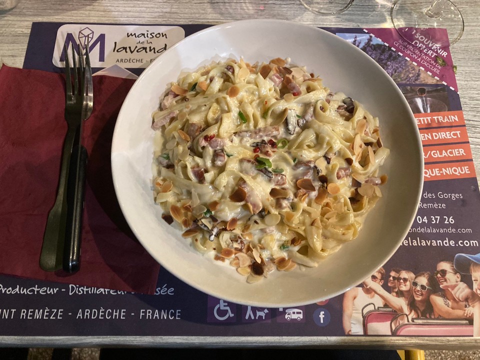 Frankreich - Carpentras - fein aber soooo viel😂 aber keine Sorge, hab alles weggeputzt.