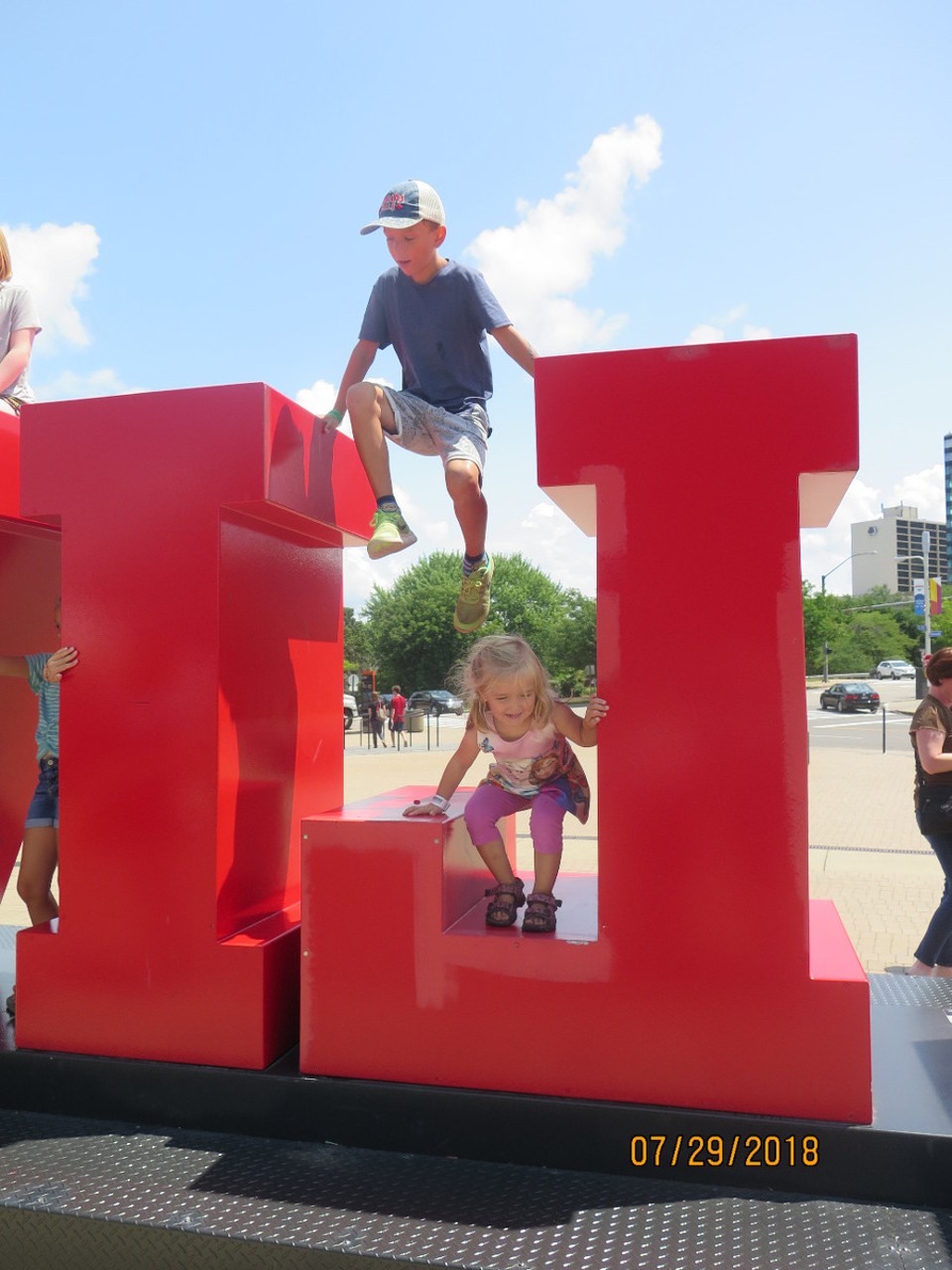 USA - Cleveland - ein riesenschriftzug lud zum klettern ein