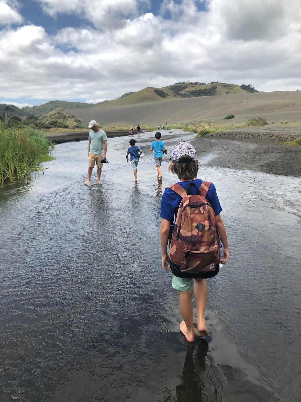 Neuseeland - Bethells Beach - ... und weiter geht es durch den Bach