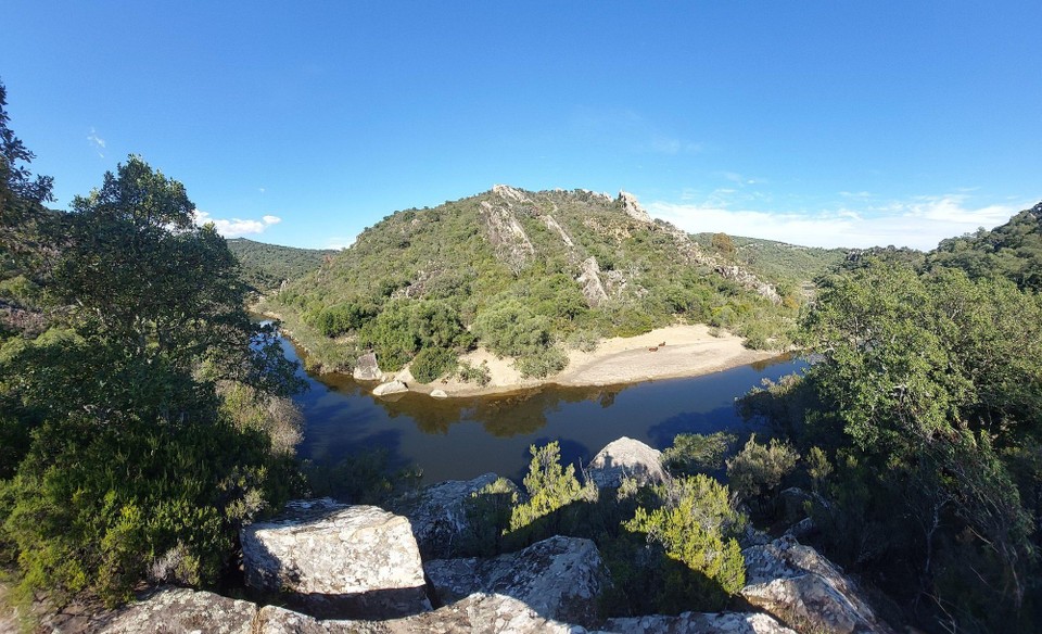 Spanien - Jimena de la Frontera - Das es Wasser gibt sieht man hier
