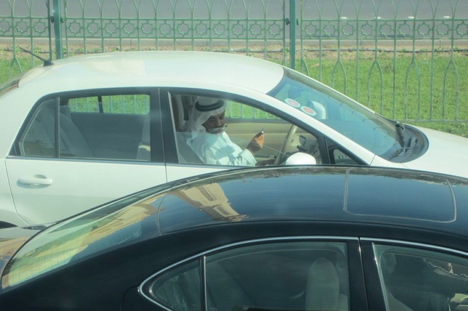 Bahrain - Manama - Handy am Steuer erlaubt?