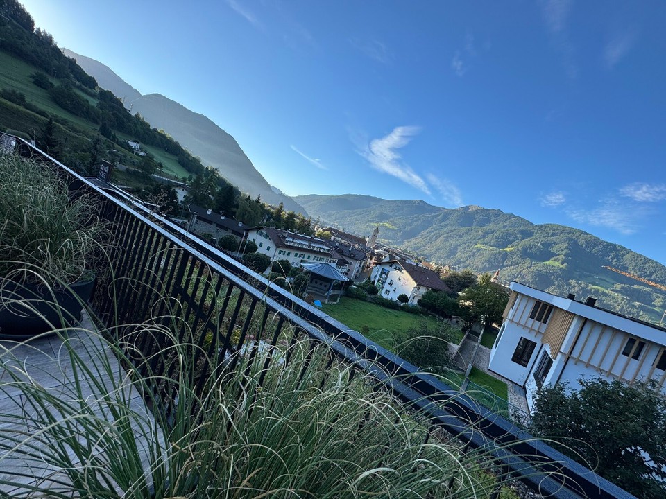 Italien - Sterzing - Zum Schluss noch mal kurz auf die Terrasse und einen letzten Blick in Tal werfen. 