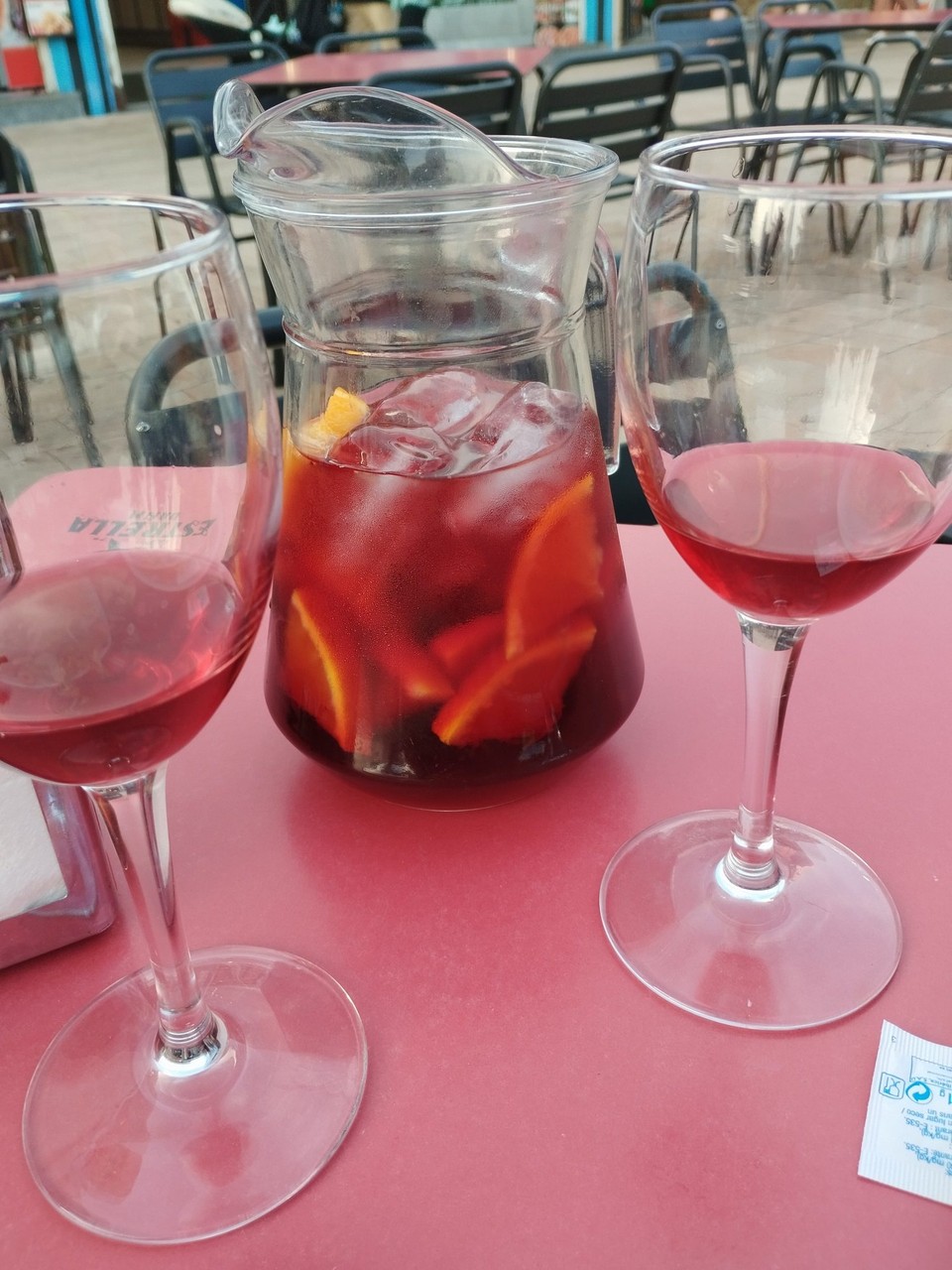 Spanien - Barcelona - Und noch unser Abenddrink: 1 Liter Sangria.......