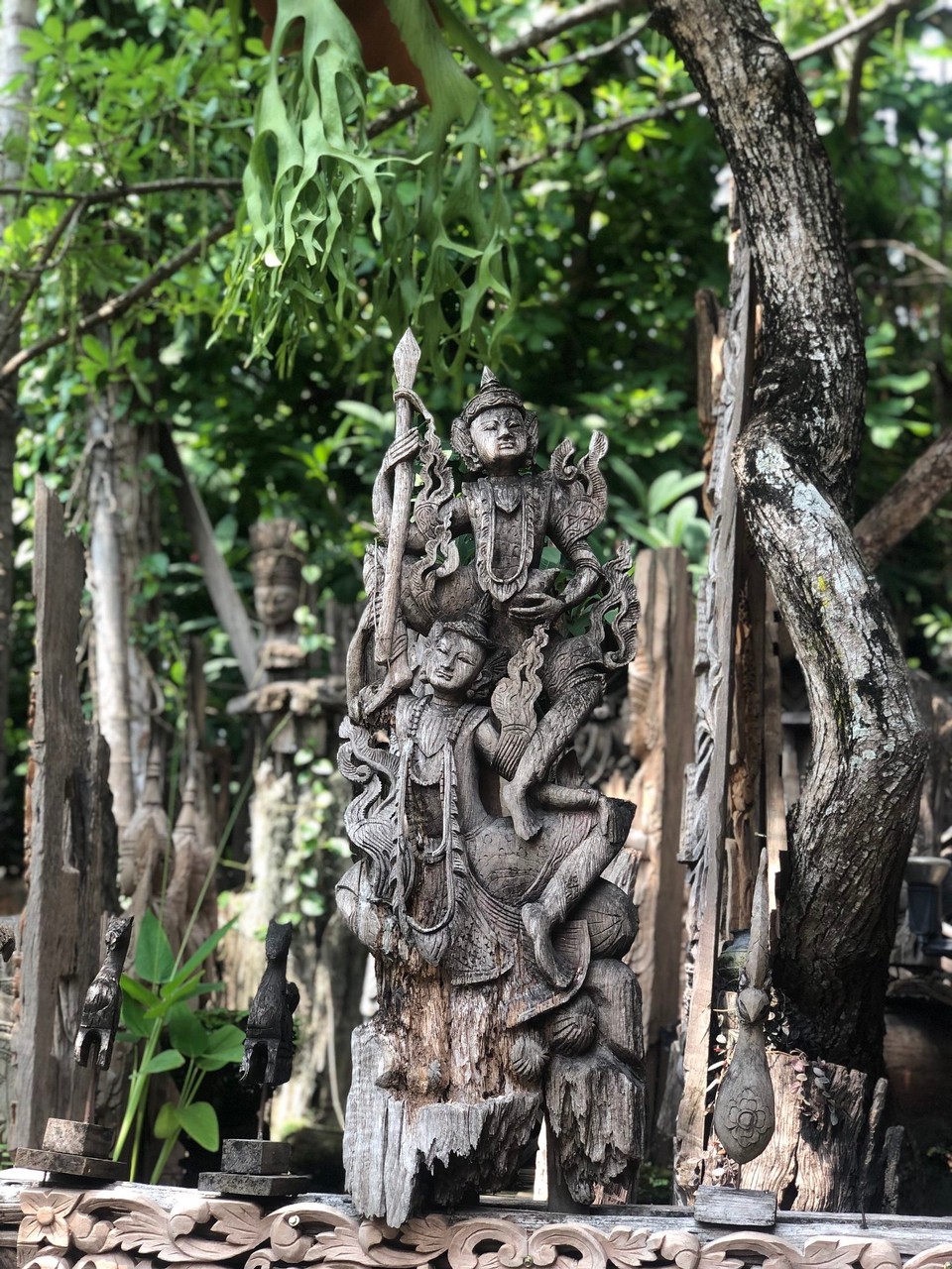 Thailand - Mae Rim - Aus Holz gemeißelt…🔨