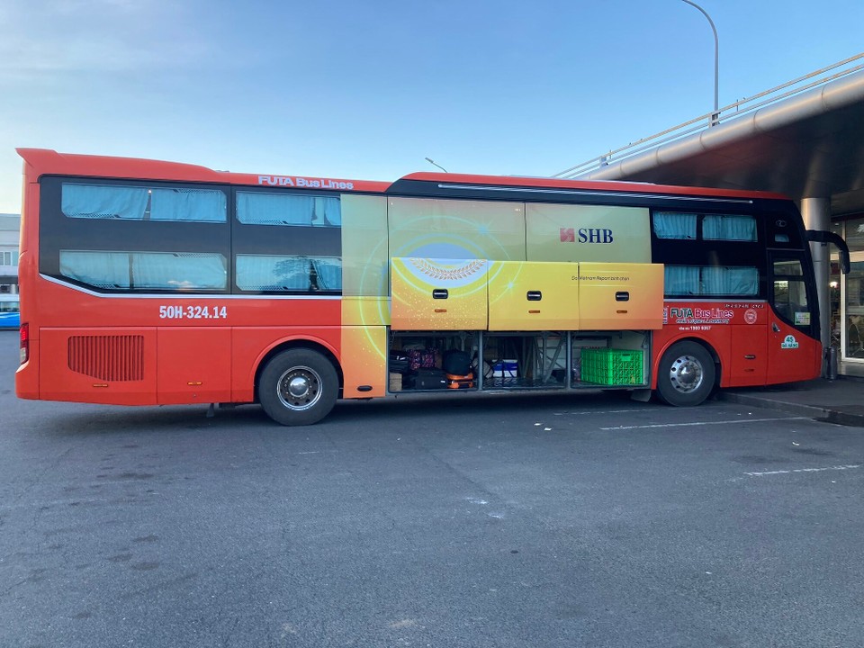 Vietnam - Da Nang - … zum großen roten Bus 🤭