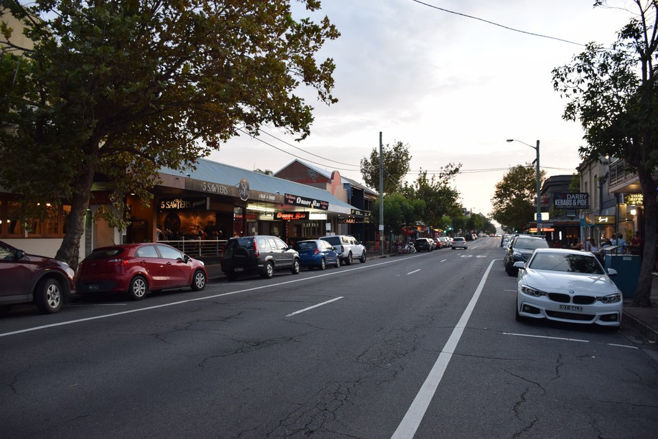 Australien - Lake Macquarie  - Darby Street, die Kneipenstraße