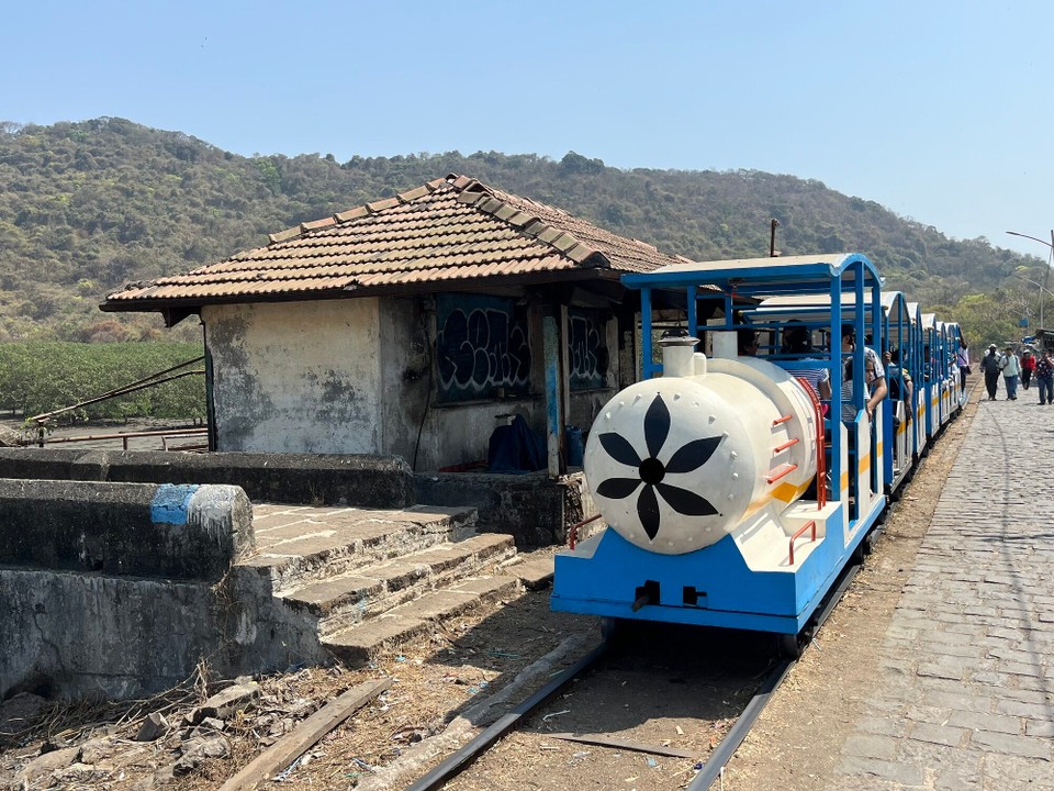 Indien - Mumbai - Inselbahn