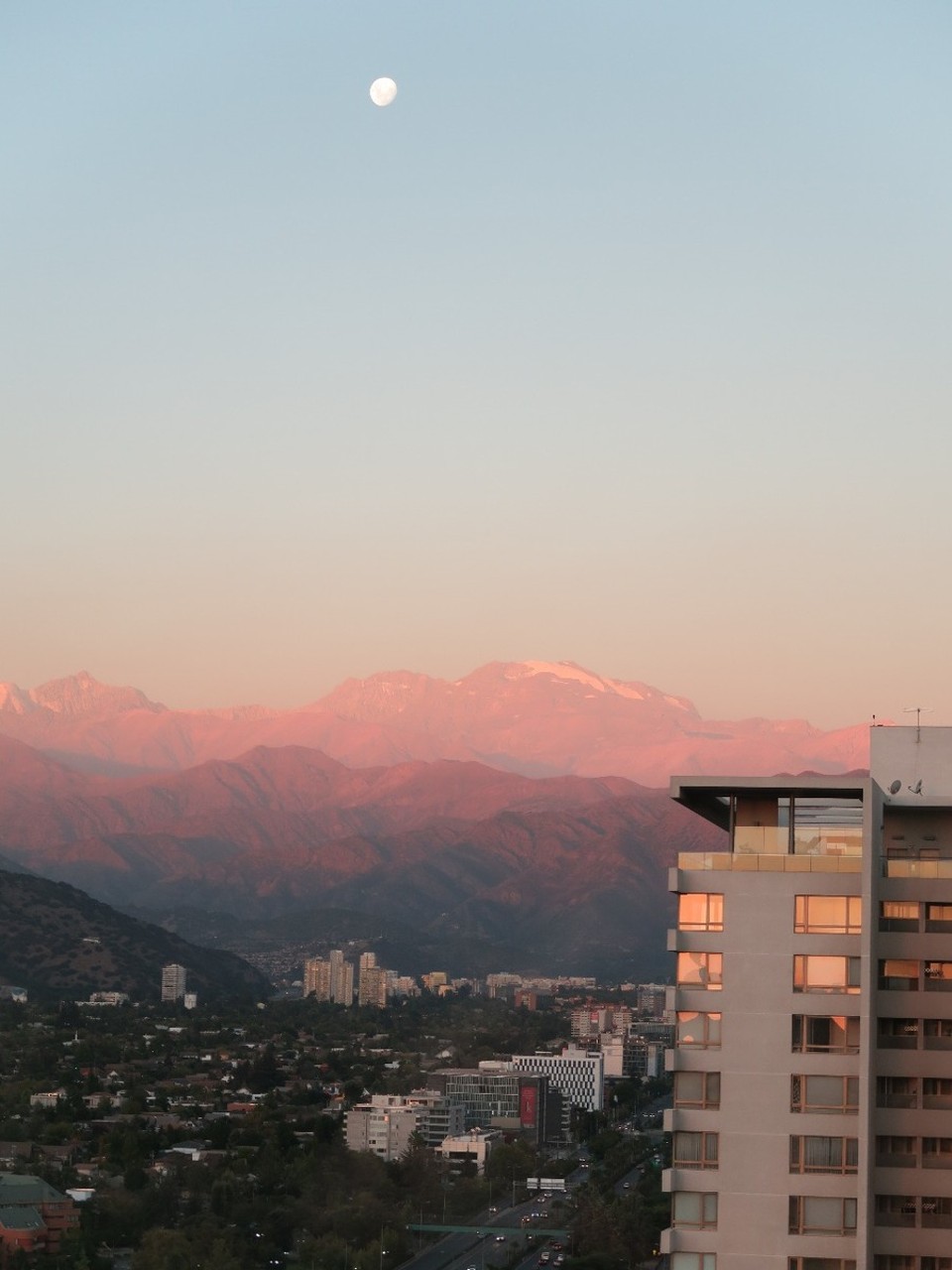 Chile - Santiago - Santiago et les montagnes environnantes, avec un peu de neiges éternelles