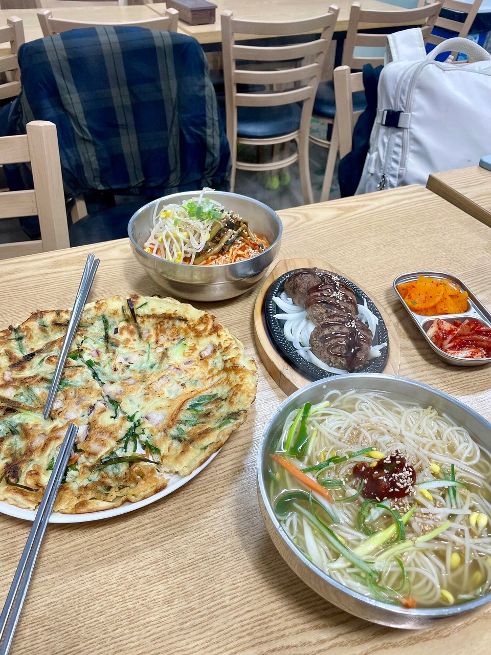 대한민국 -  - Koreanischi Pancakes, Nuddelsuppe & Tteokgalbi