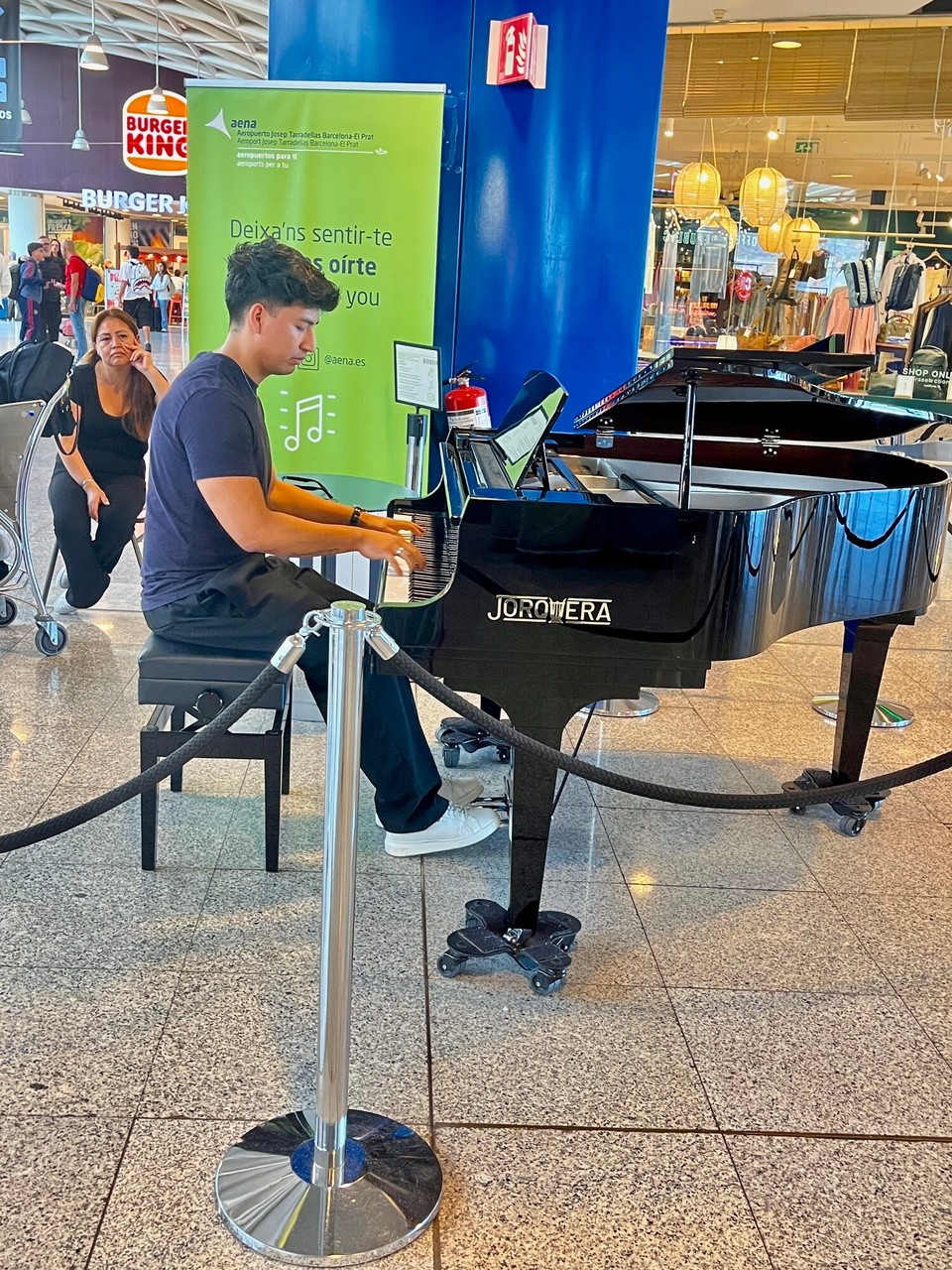 Spanien - Barcelona - Musik im Flughafen