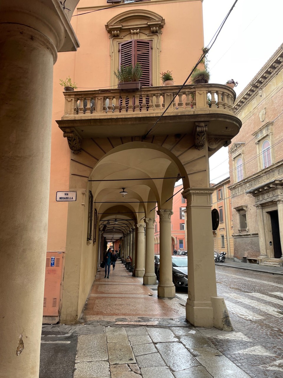 Italien - Bologna - Wieder in der Stadt konnte ich mich immer noch an weiteren Bögen erfreuen - es gibt hier sooo viele