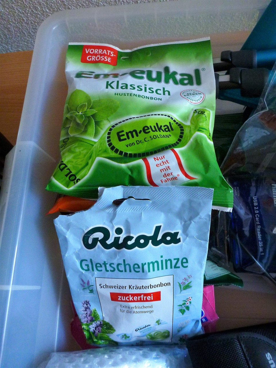 Schweiz - Birmenstorf - Vorsorglich nehmen wir "Zältli" mit für den hoffentlich ausbleibenden Husten auf dem Schiff.