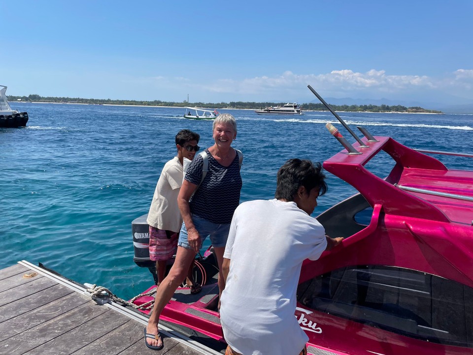 Indonesien - Kabupaten Lombok Barat - Heute früh kam unser Charterboot und hat uns nach Lombok übergesetzt.