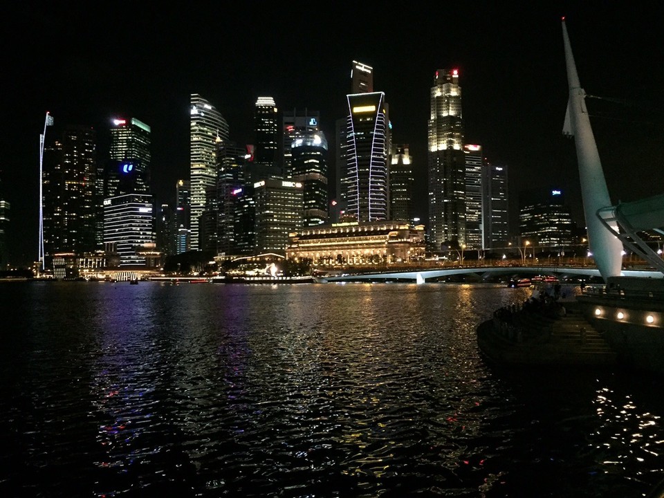  - Singapur, Singapur, 600 North Bridge Road - Nachtspaziergang