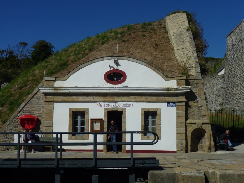 Frankreich - Le Palais auf Belle-Ile - Hafenamt, klein und romantisch (: