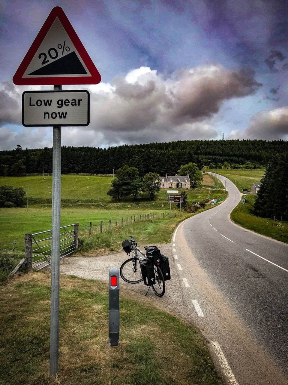 United Kingdom - Grantown-on-Spey - Nur um Missverständnissen vorzubeugen. Ich bin da HINAUFgefahren.
