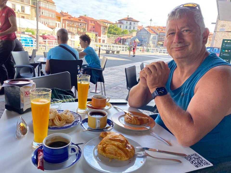 Spanien - Llanes - 11:00 Uhr - endlich Frühstück