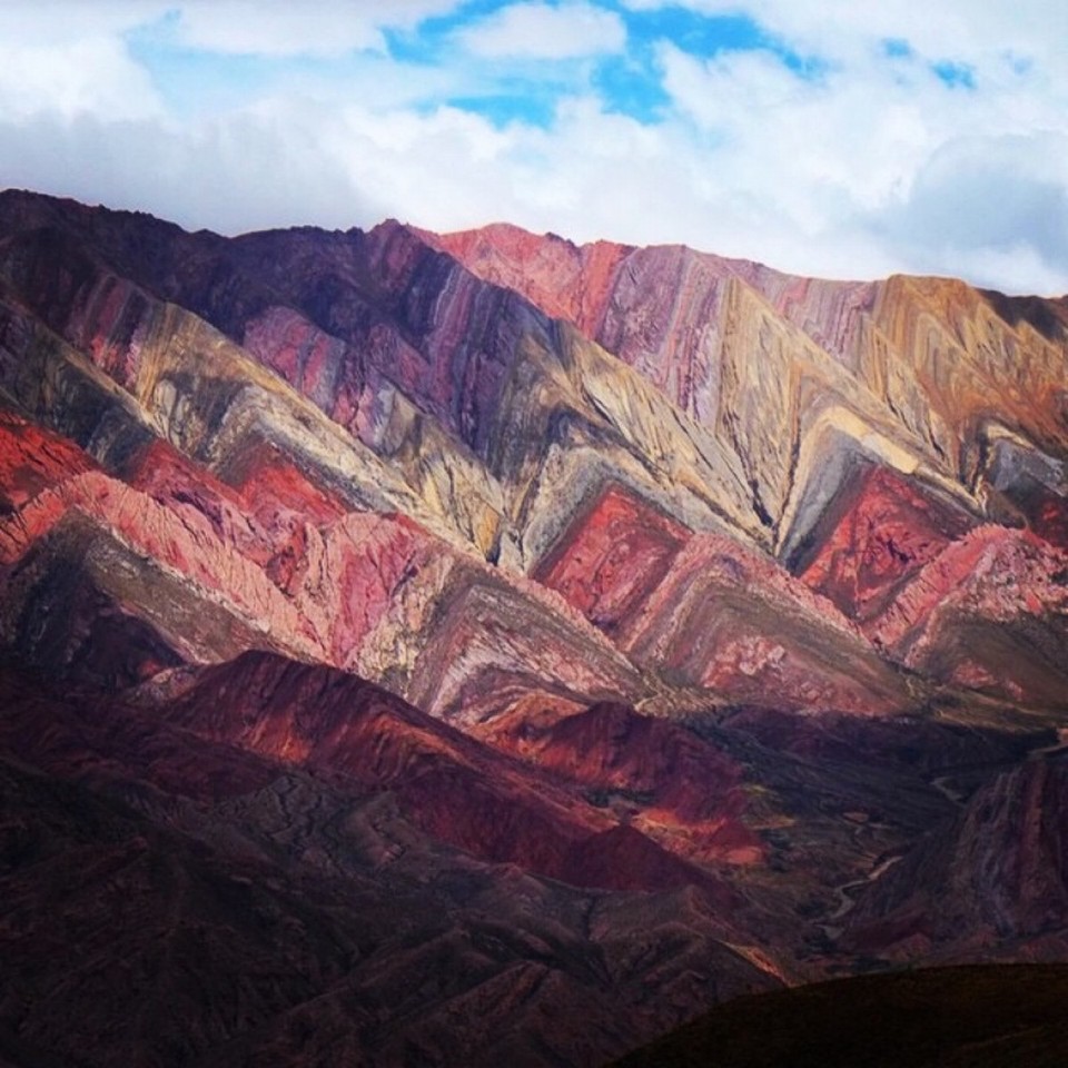 Argentinien - Humahuaca - Serranías del hornocal - colors turn out really bright on a sunny day after rain, as the dust got washed off the rocks (and the air)