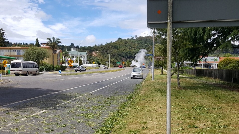 Neuseeland - Rotorua - Von weitem schon sichtbar: die Thermalquellen.
