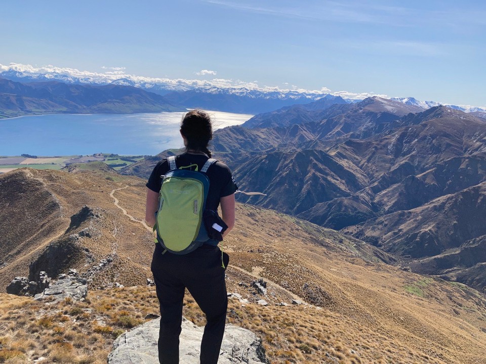 Neuseeland - Lake Hāwea - Oben ist es dann doch ganz schön windig, also schnell was anziehen!