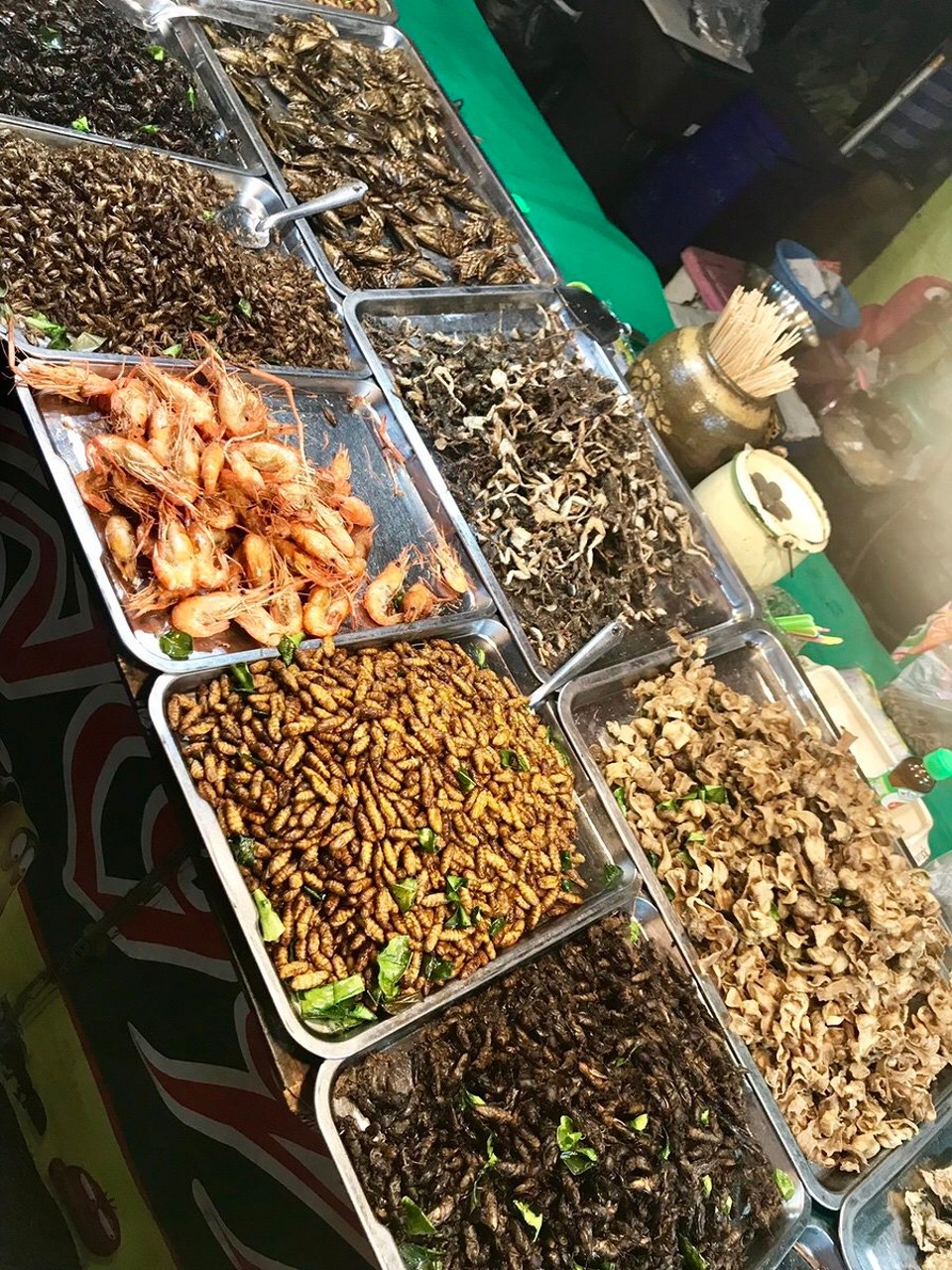 Thailand - Bueng Sam Phan - Noe av det man finner på markedet. Jeg har ikke turt smake enda, men de sier det er ganske godt.