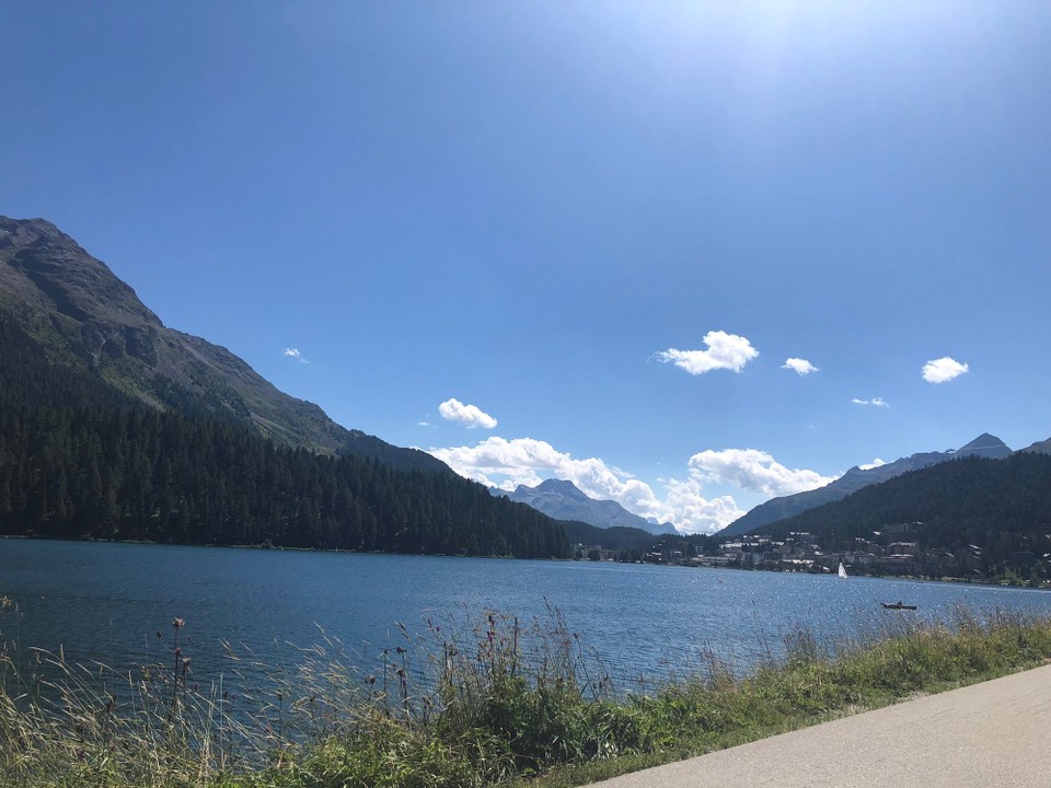 Schweiz - St. Moritz - Blick über den See am Nachmittag 