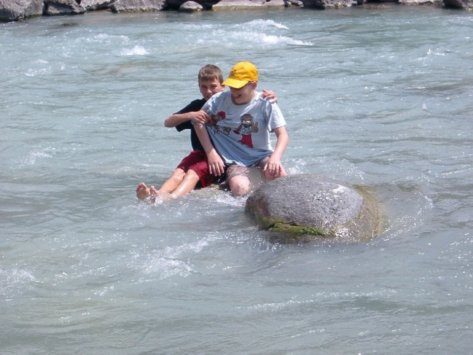 Schweiz - Pontresina/Engadin - Plantschen im Eiswasser!