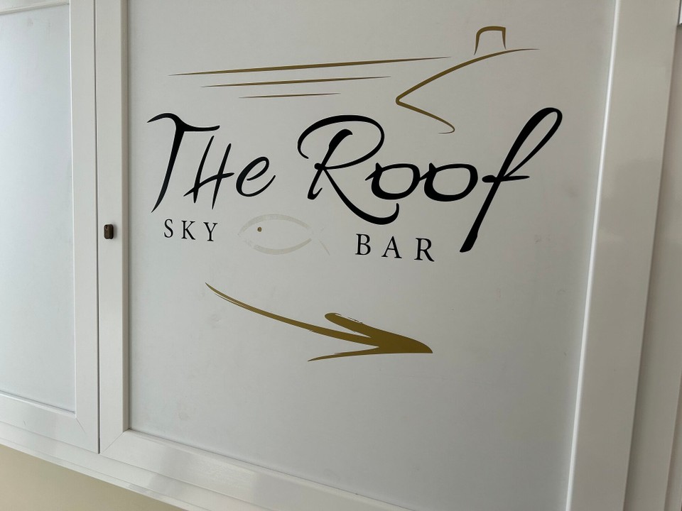 Deutschland - Delmenhorst - Hier oben gibt es - neben diesem phantastischen Ausblick einen Whirlpool, Sitzgelegenheiten draußen und drinnen. 

Und morgens gibt es dort ein Frühstücksbuffet.