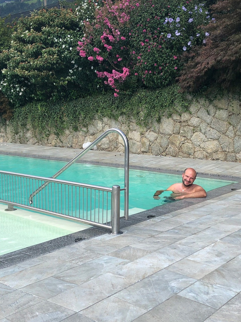Italien - Schenna - Pool mit Bergpanorama