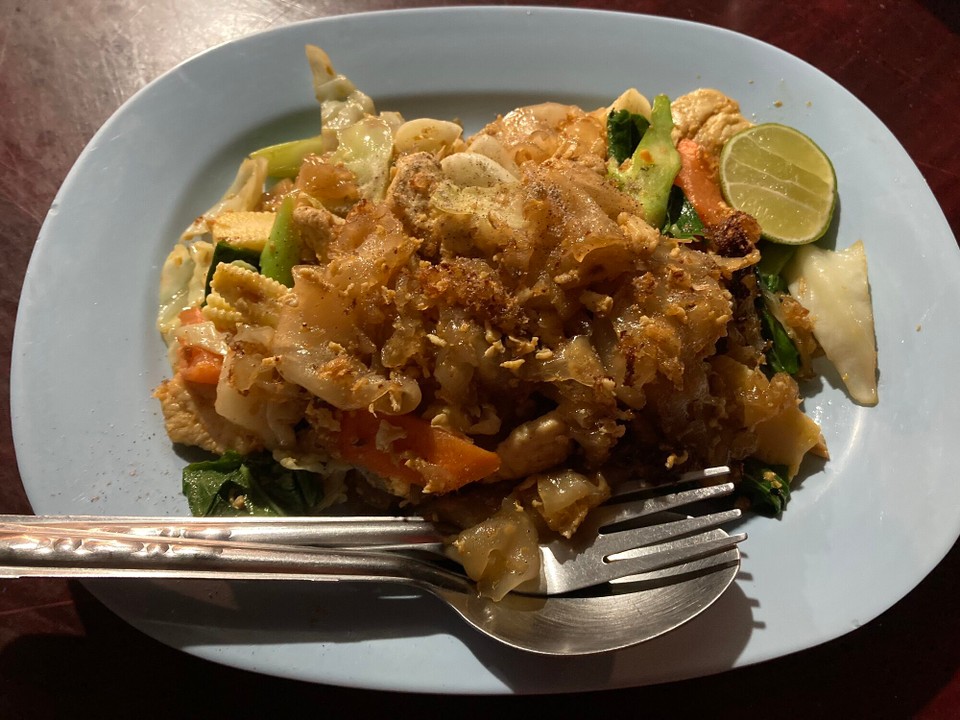 Thailand - Ko Pha-ngan - Stir Fried Thai Noodles with Chicken