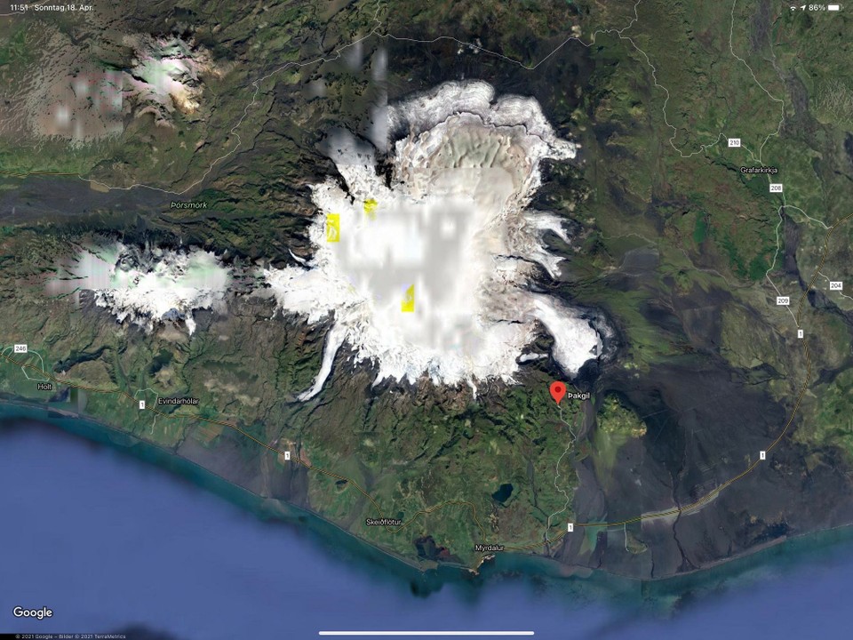 Island - Mýrdalshreppur - Nun beginnt unser aufregender Trip zum Pakgil Campingplatz. Auf der Karte kann man es schön sehen: Wir machen hier einen Abstecher -weg von der Ringstrasse- ins Landesinnere. Unter diesem gewaltigen Gletscher liegt der Vulkan Katla. Viel näher dran kann man wohl nicht übernachten😂🤣🤪