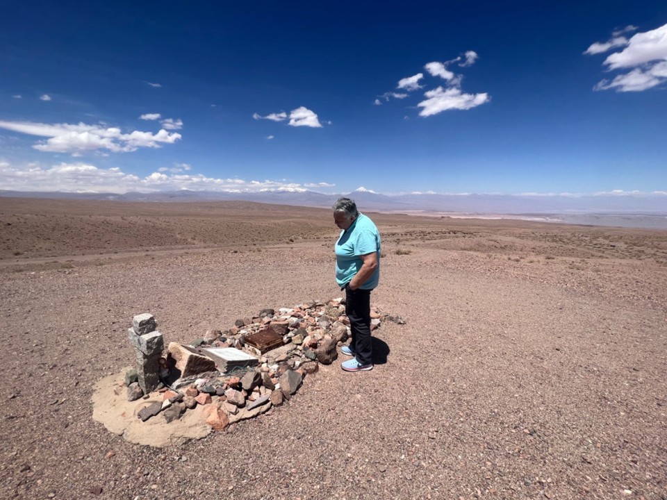 Chile - Atacama Desert - The grave of Sydney Hollingsworth 
