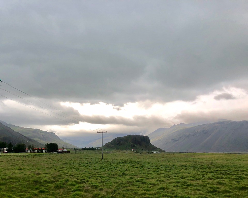 Island - Sveitarfélagið Hornafjörður - Es geht ein wenig ins Landesinnere, da der grosse Horna Fjörd vor uns liegt, den wir aber bald mittels einer Brücke überqueren können.