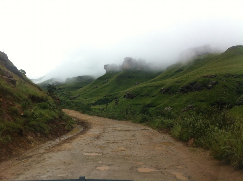 Südafrika - Ballito - In die Berge zum Grenzübergang nach Lesotho. Die Straße darf nur von Allradfahrzeugen befahren werden.