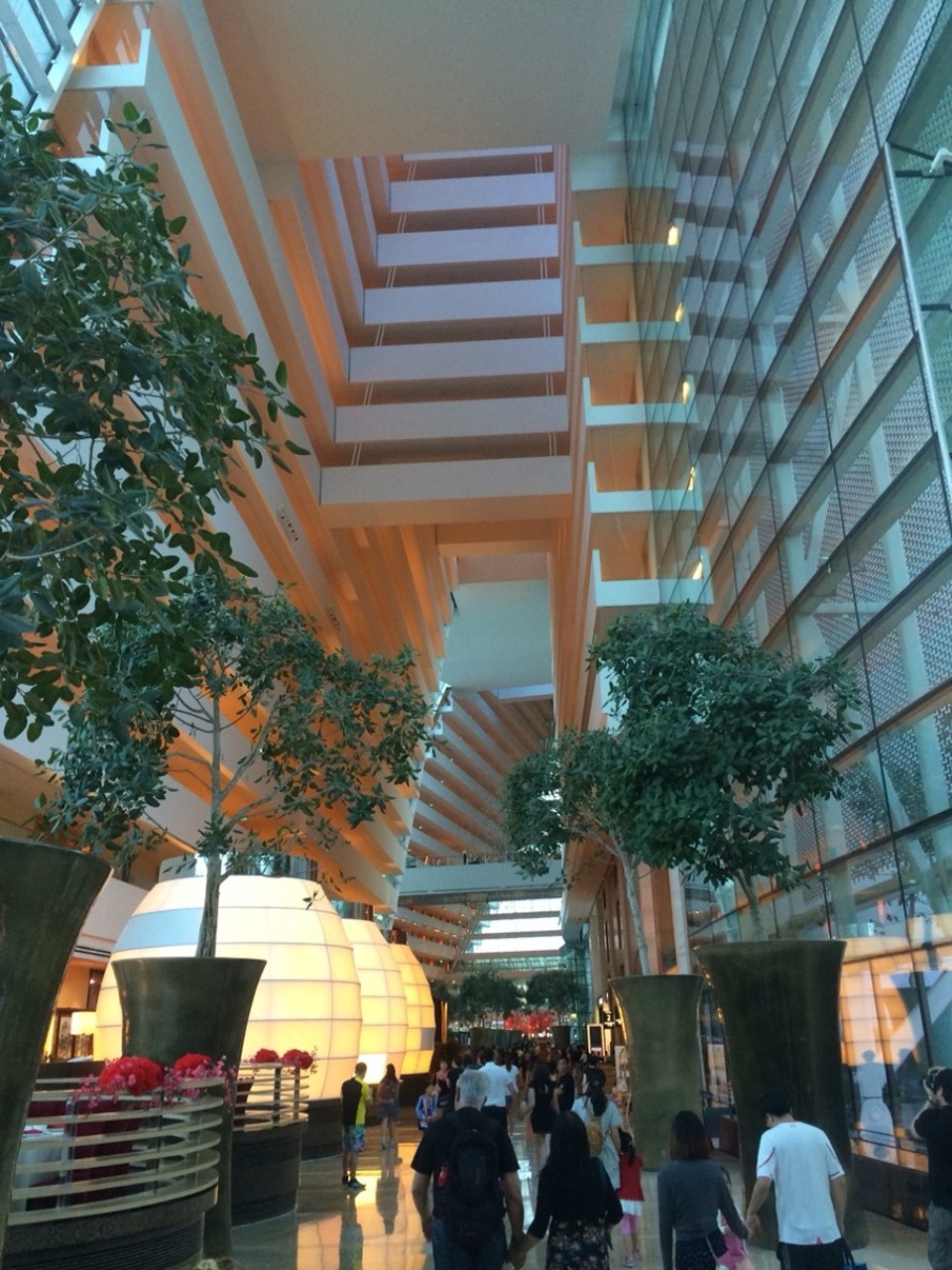 Singapur - Singapur - Im Atrium vom Hotel "Marina Sands Bay".