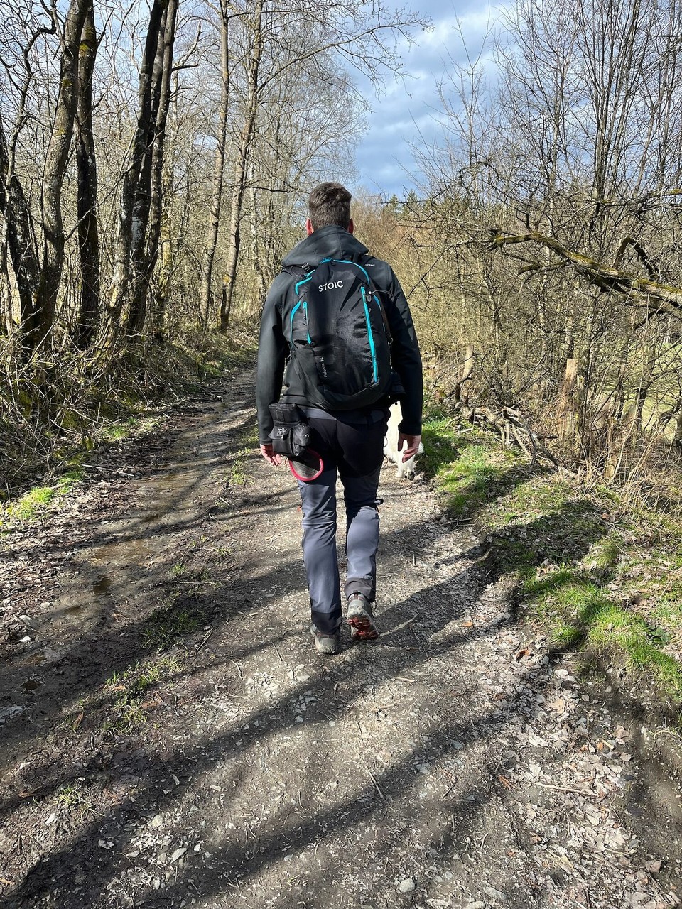 Deutschland - Monschau - Der Weg, der hier so harmlos aussieht hat es ganz schön in sich. Es sind zwar nur 5,6 km bis Monschau, dafür geht es eigentlich nur rauf und runter.