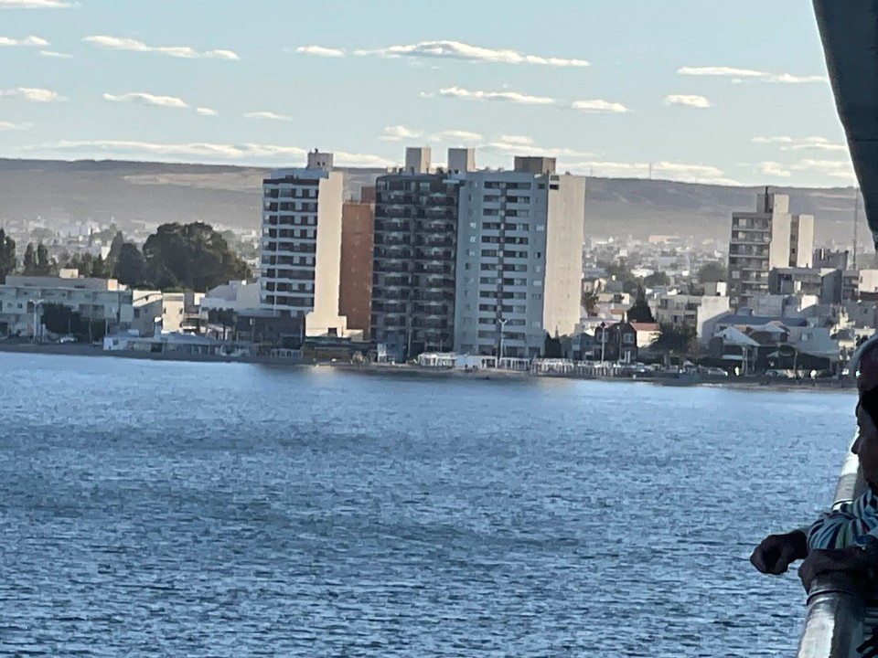 Argentinien - Puerto Madryn - und los gehts wieder in der Abendstimmung von Puerto Madrin